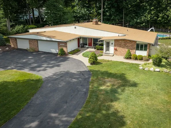 34100 Oakdale St, Livonia, MI 48154
