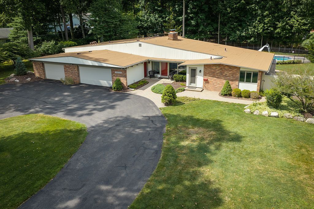 34100 Oakdale St - Property Image