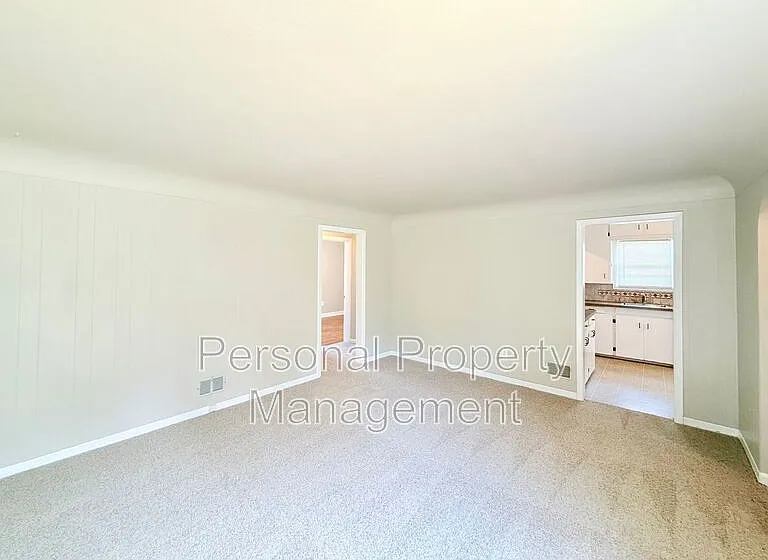 506 W 39th St — Photo 4