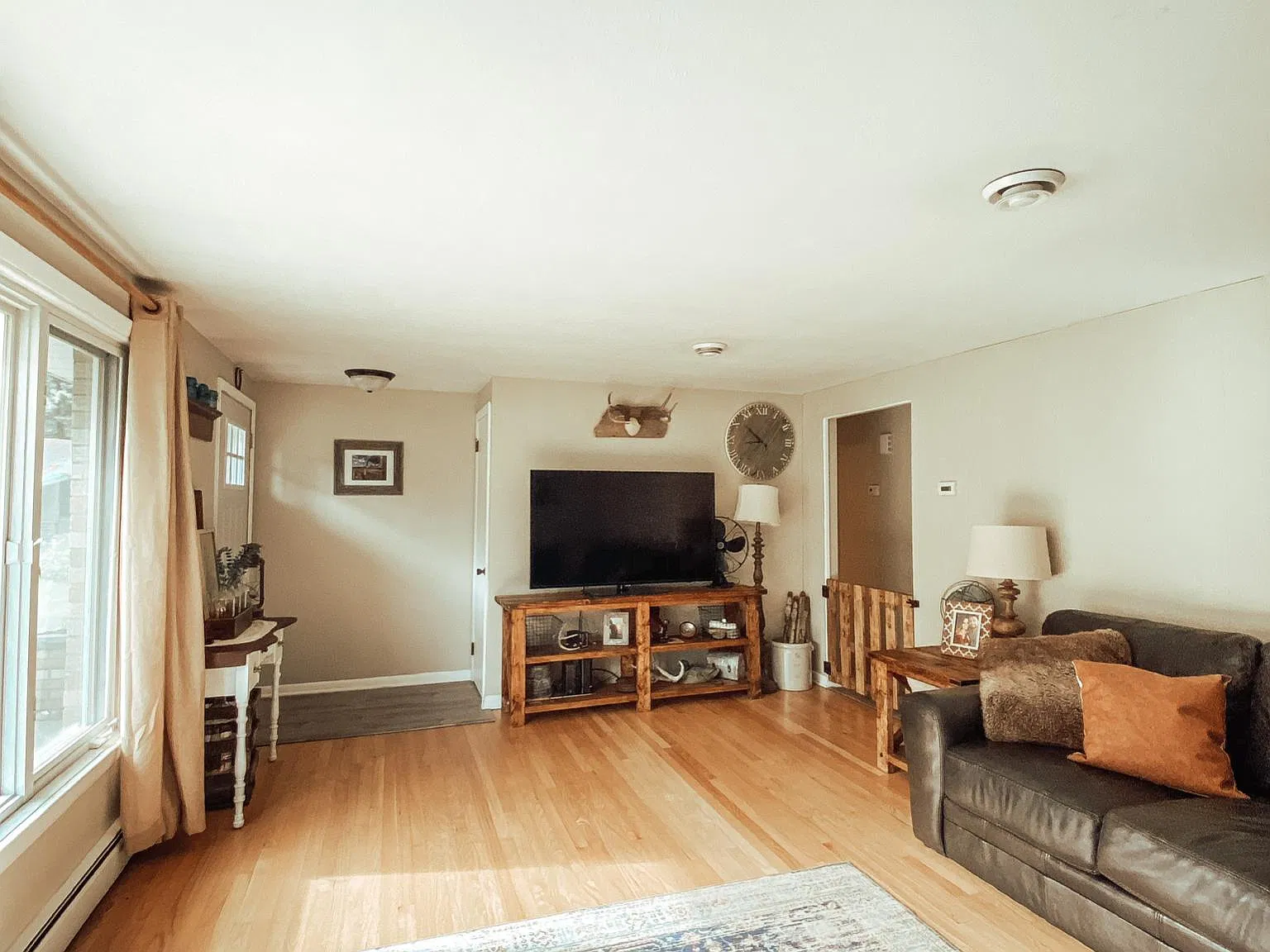 606 Heyden Ln — Photo 3