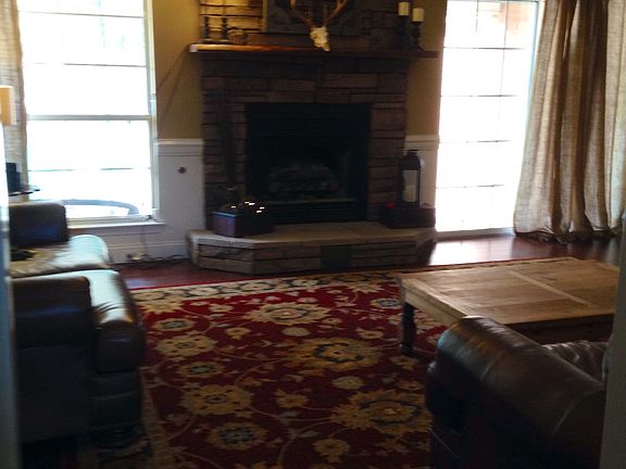 3rd image of 559 Vaughn Ct