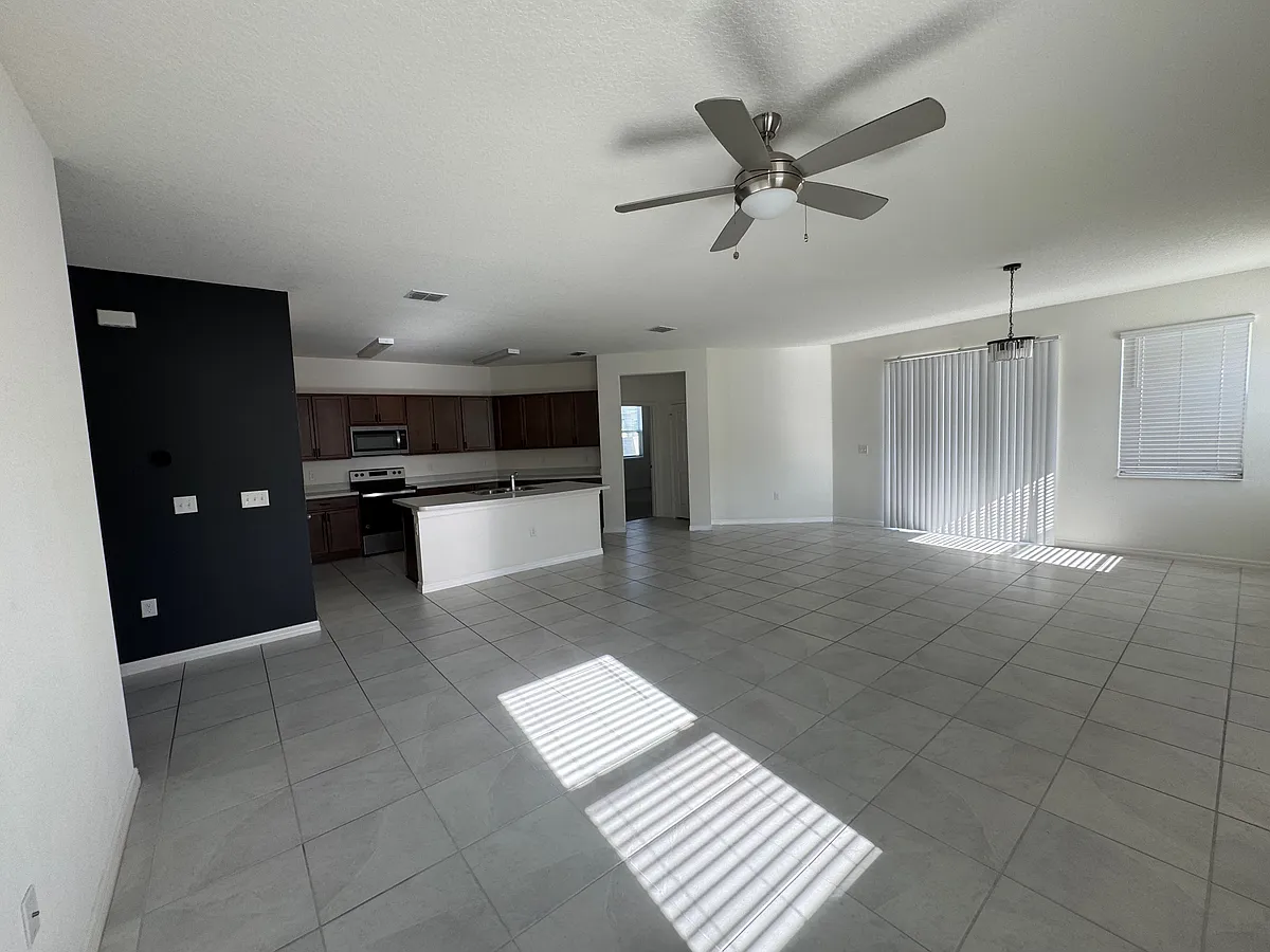 Building Photo - 7054 Cruz Ct