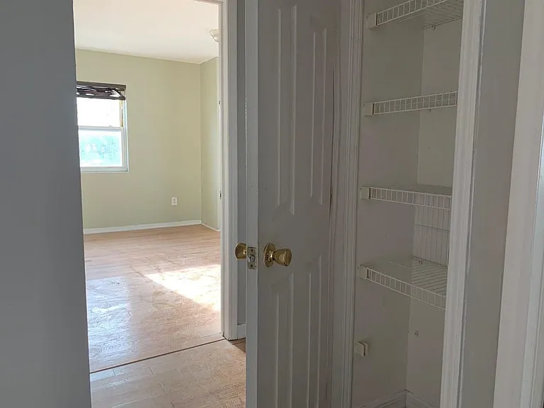 1027 Halsey St #3 — Photo 7