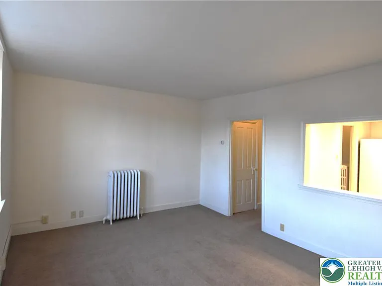 606 W Broad St #F — Photo 5