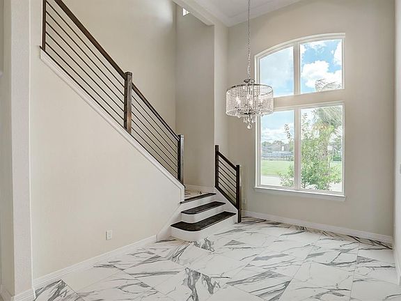 5th image of 611 Appia Dr