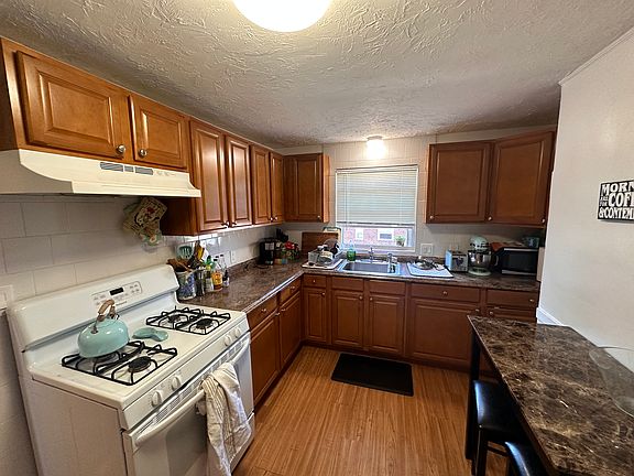 3rd image of 176 Summit Ave #3