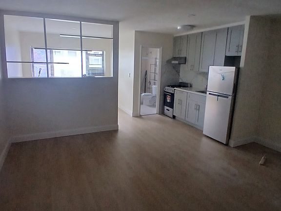 3rd image of 685 Conklin St APT 4A