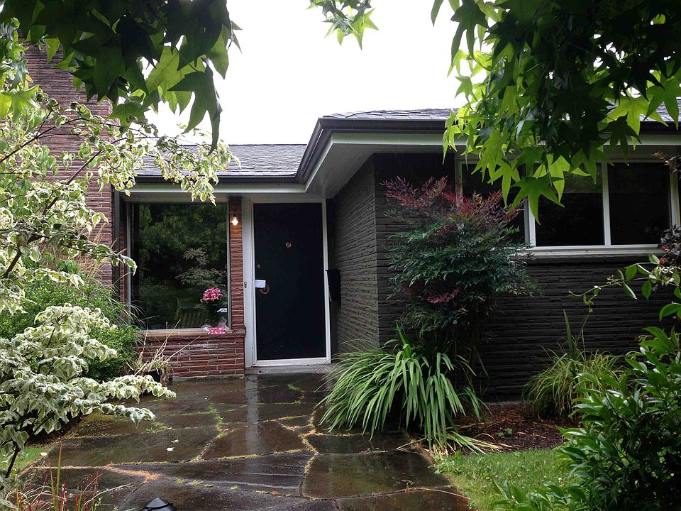 2nd image of 4422 NE 68th St