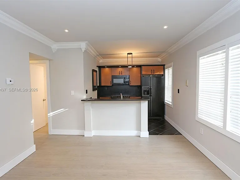 3375 Franklin Ave #D — Photo 4