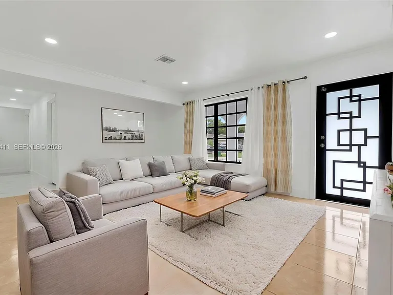 6101 SW 24th St — Photo 2