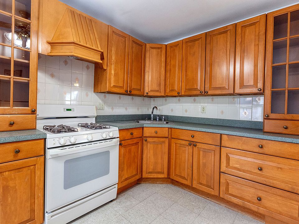 2nd image of 160-12 84th Dr #2