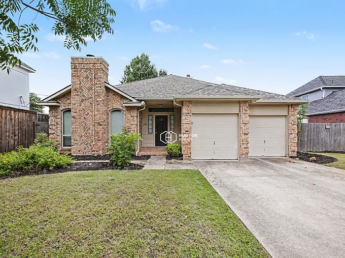 2702 Kingswood Ct — Photo 1