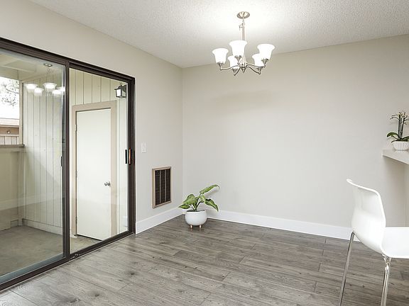 5th image of 203 Sunwood Meadows Pl