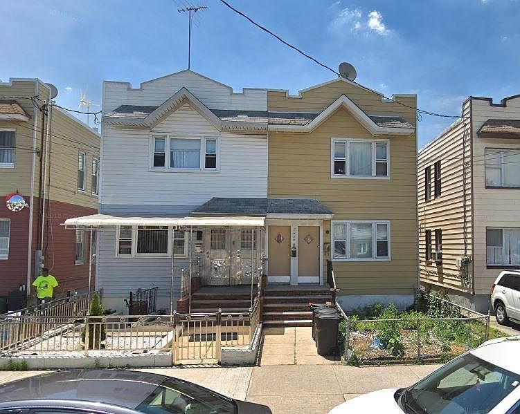1st image of 1422 E 98th St