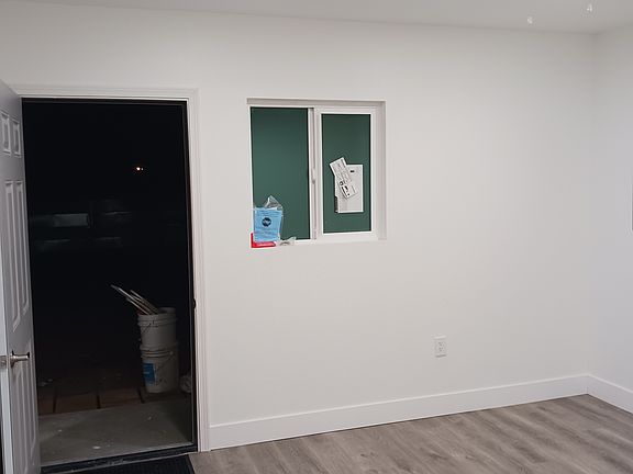 5th image of 810 Maryland Ave