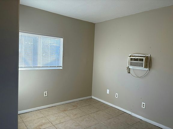 4th image of 608 1/2 E Buena Vista St