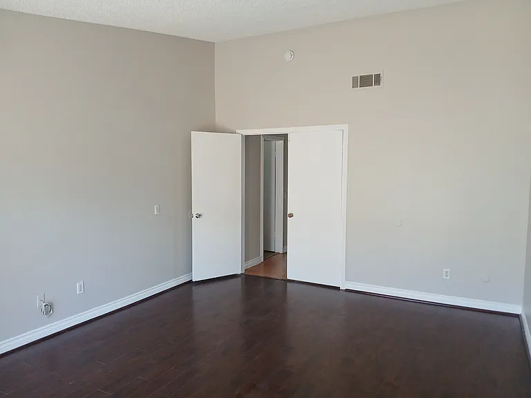378 E Mariana St — Photo 23