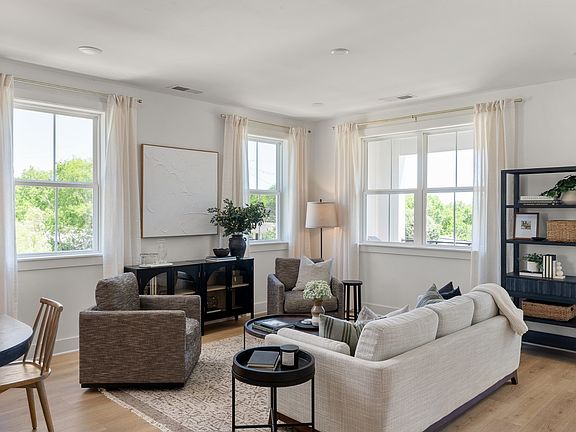 4th image of 504 Edwin St #25