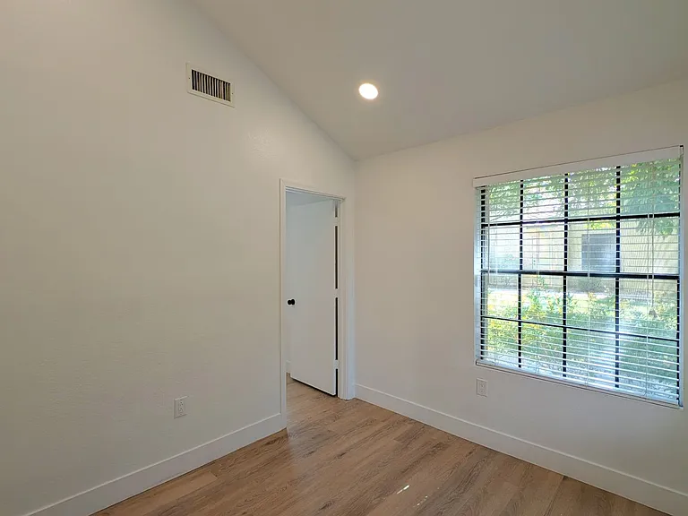602 N May St #67 — Photo 18
