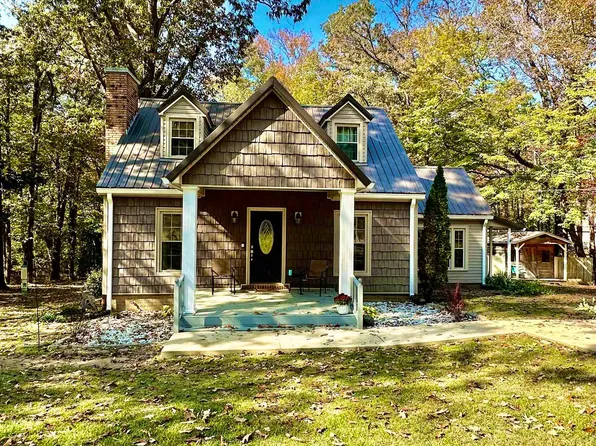 150 N Oakwood Dr, Selmer, TN 38375