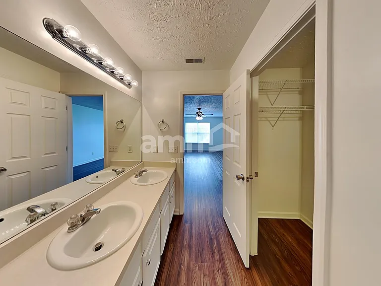 604 Blossom Hill Dr — Photo 9