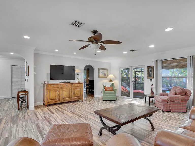 5140 Laird Ln — Photo 10