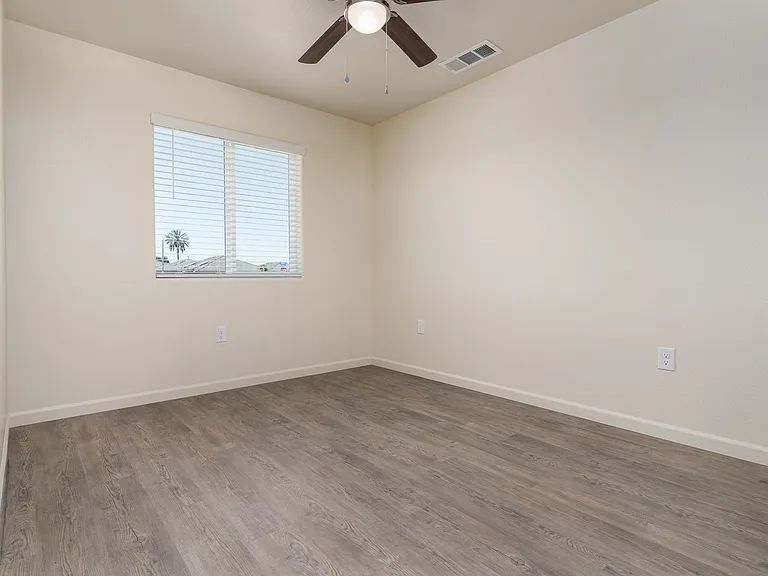2467 Oakmont Cir — Photo 15
