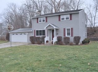 825 E Circle Dr, Vestal, NY 13850