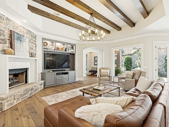 4th image of 322 Devon Dr
