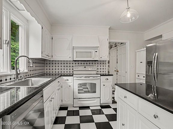 4th image of 23 Copper Beech Rd