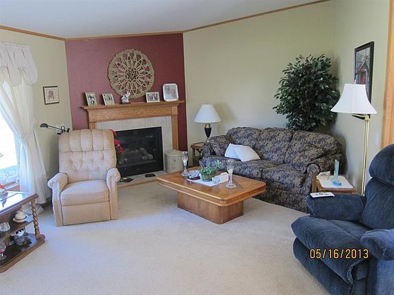 4th image of 521 Logan St