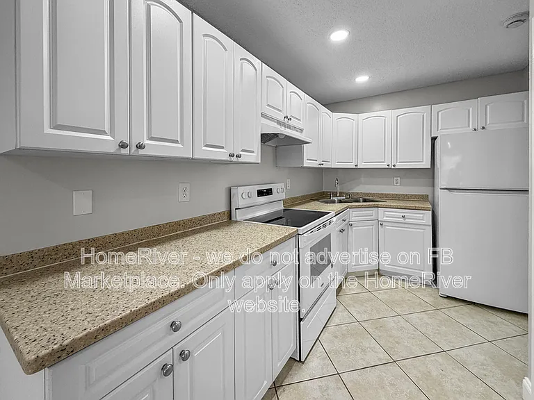 2015 Oleander Blvd #D — Photo 3