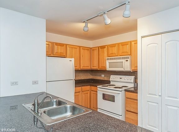 5th image of 3447 S Ridgeland Ave #103