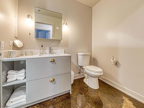 5th image of 677 N La Salle Dr #224