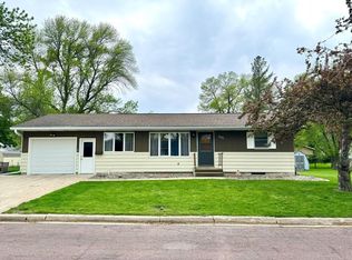 205 3rd St E, Tracy, MN 56175