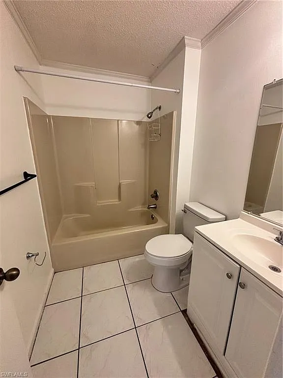 2 bed, 2.0 bath, 941 sqft, $1,600 — Photo 3