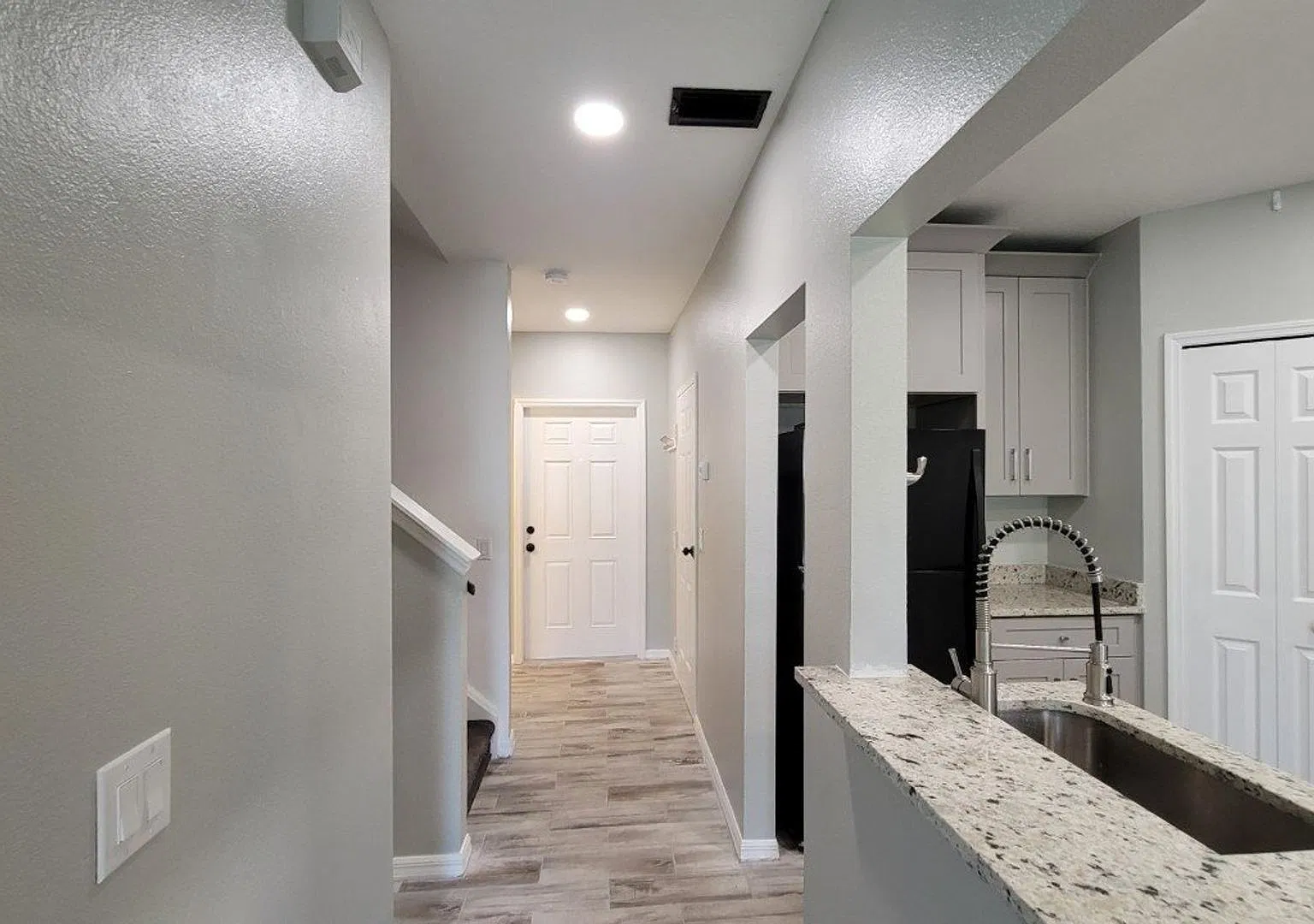 Annual Updated Townhome, with Two bedrooms, 2.5 Bath and a one Car Garage in Greenbrook — Photo 2