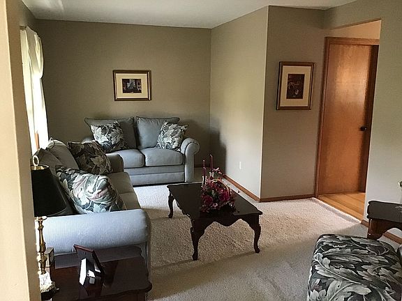 4th image of 253 S Heather Dr