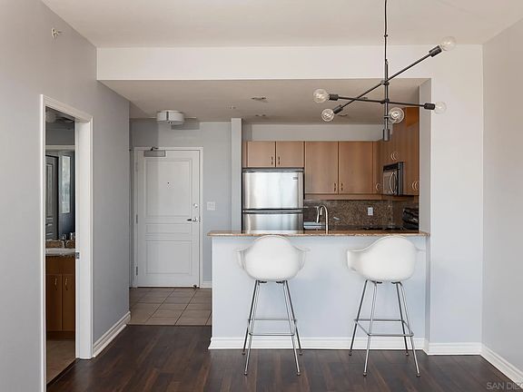 3rd image of 300 W Beech St Unit 1906