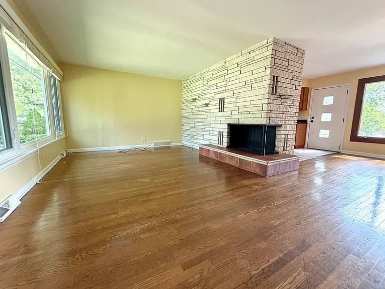 33517 N Greentree Rd — Photo 3