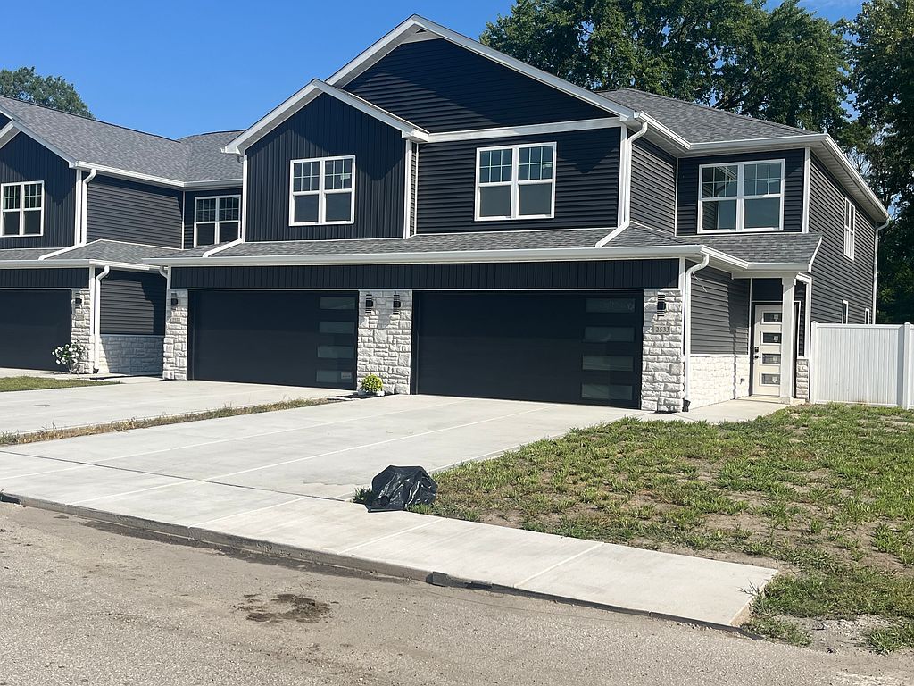 2537 Longwood Dr - Property Image