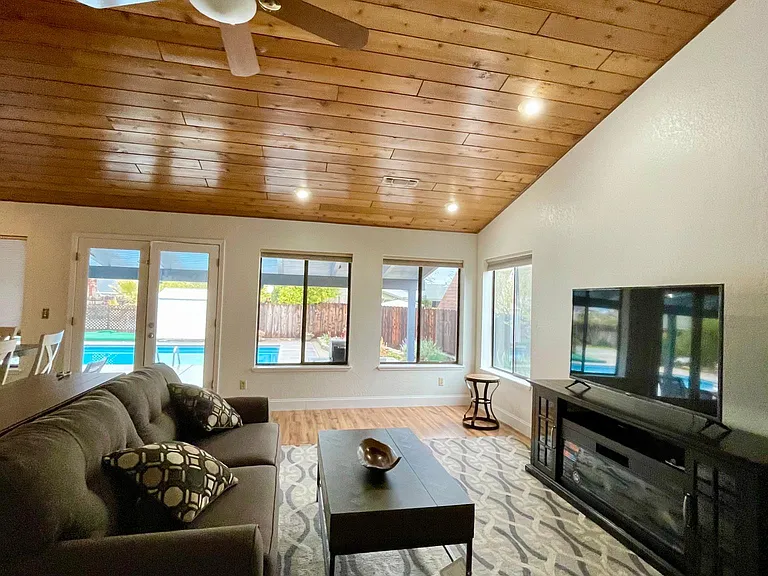 3640 Elizabeth Way — Photo 14