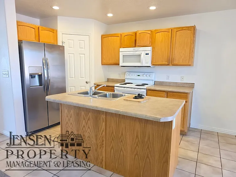 3155 S Hidden Valley Dr #105 — Photo 5