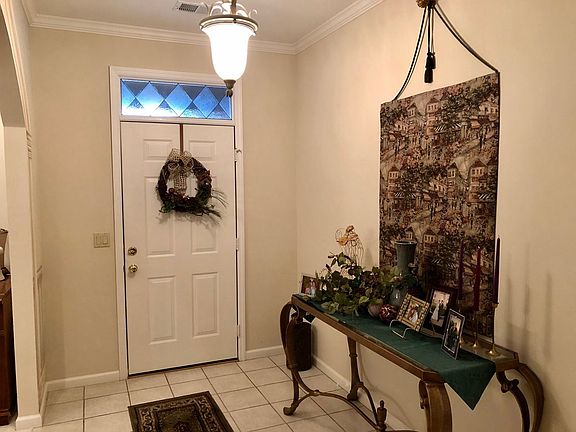 4th image of 210 Woodbury Ct