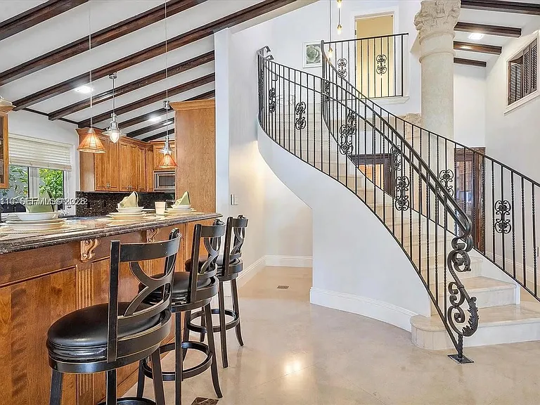 800 SW 12th Ave — Photo 22