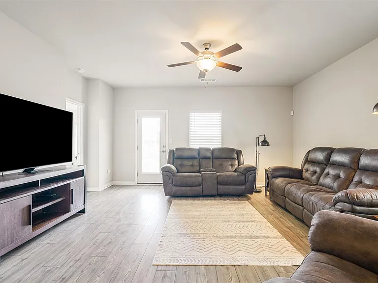 10310 Mager Ln — Photo 12