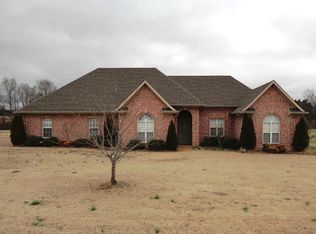 112 Ethelyn Smith Dr, Senatobia, MS 38668
