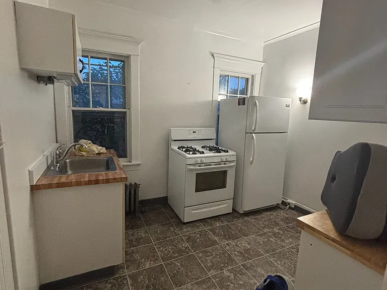 373 Elmwood - 6 — Photo 7