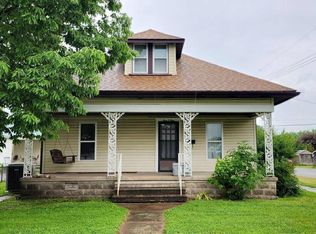 401 W Ray Ave, Christopher, IL 62822