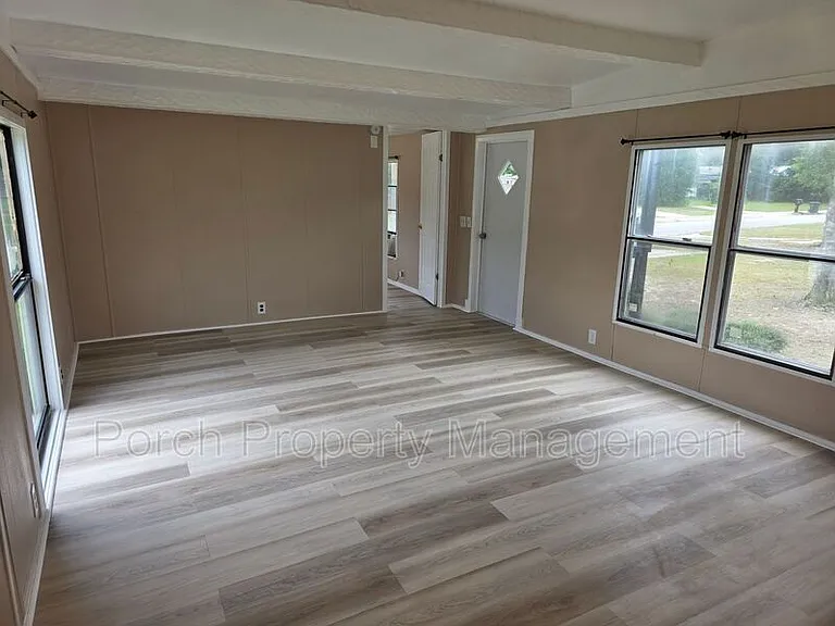 1207 Mills Ave — Photo 10